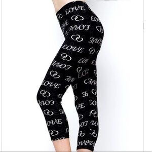 Black White Love Stretch Capri Leggings